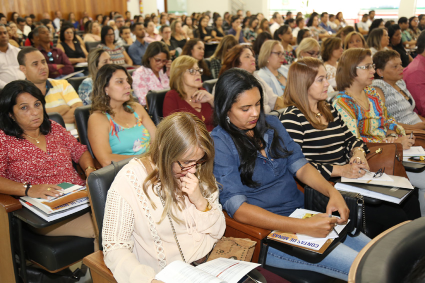 Público lotou o auditório da Câmara Municipal de Curvelo